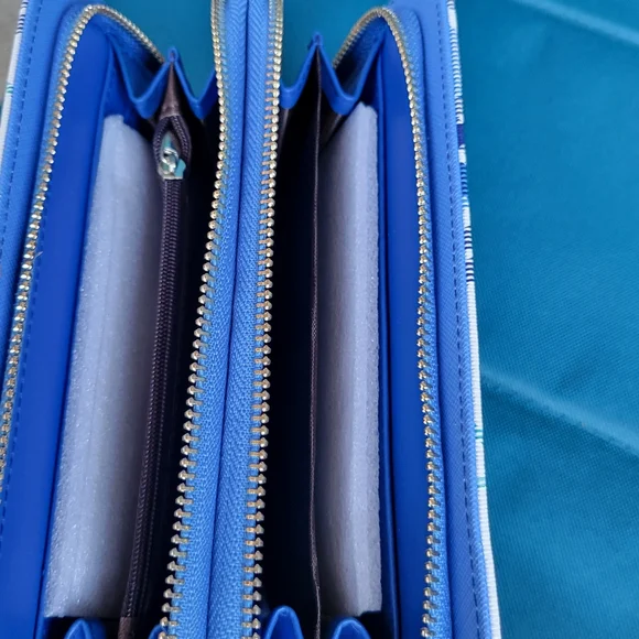 NWT Isabelle Handbag or Wide Wallet Vegan Friendly - Picture 6 of 7